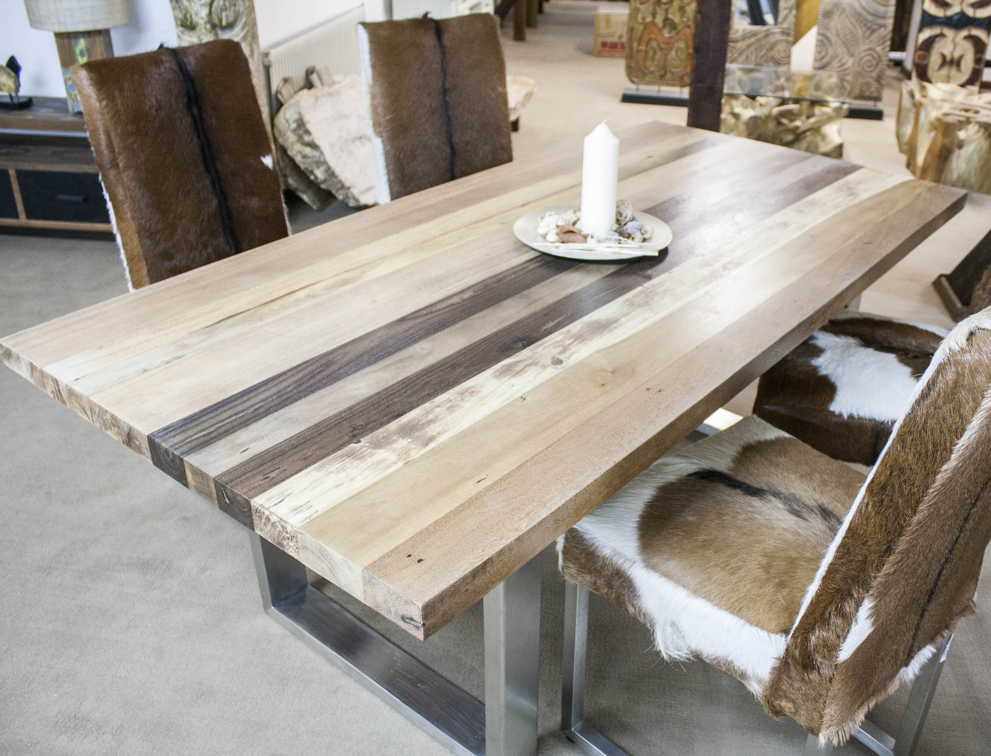 Esstisch aus Massivholz mit Edelstahl : Der Tischonkel