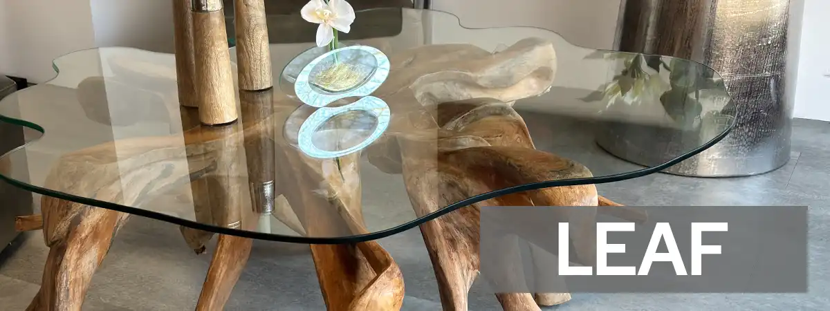 Couchtisch Lakeside aus Teak-Baumscheibe – Handgefertigt mit Glas & Rohstahlgestell