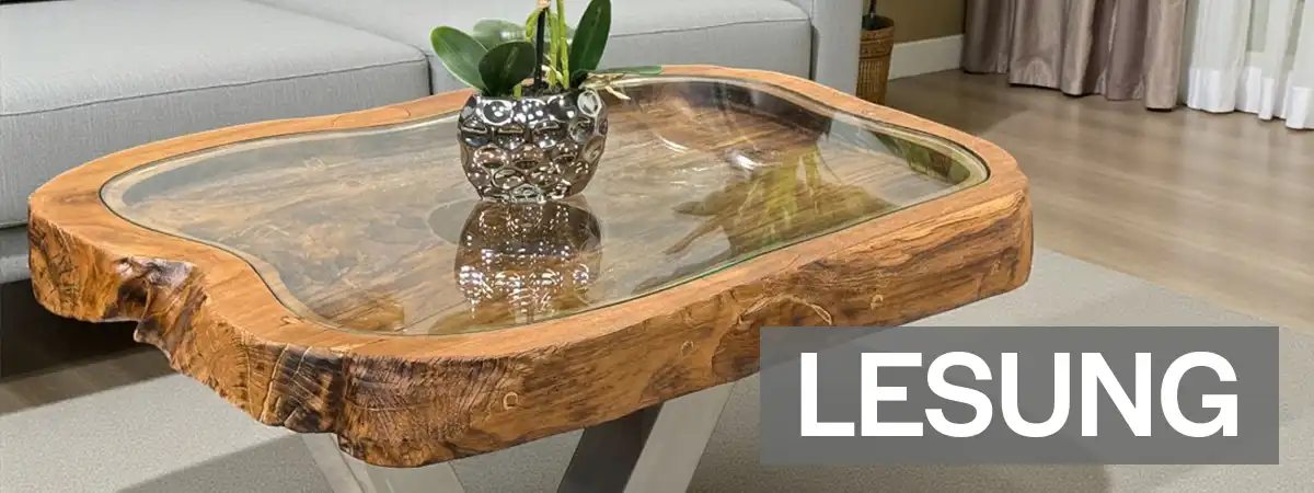 Couchtisch aus Teakholz in organischer Form