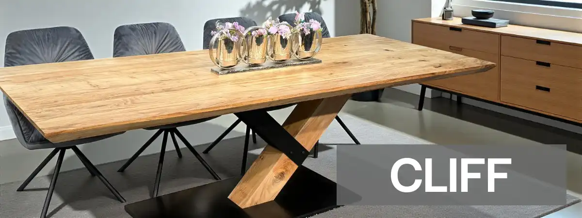 Esszimmertisch CLIFF aus Akazie mit Eiche-Finish und Schweizer Kante