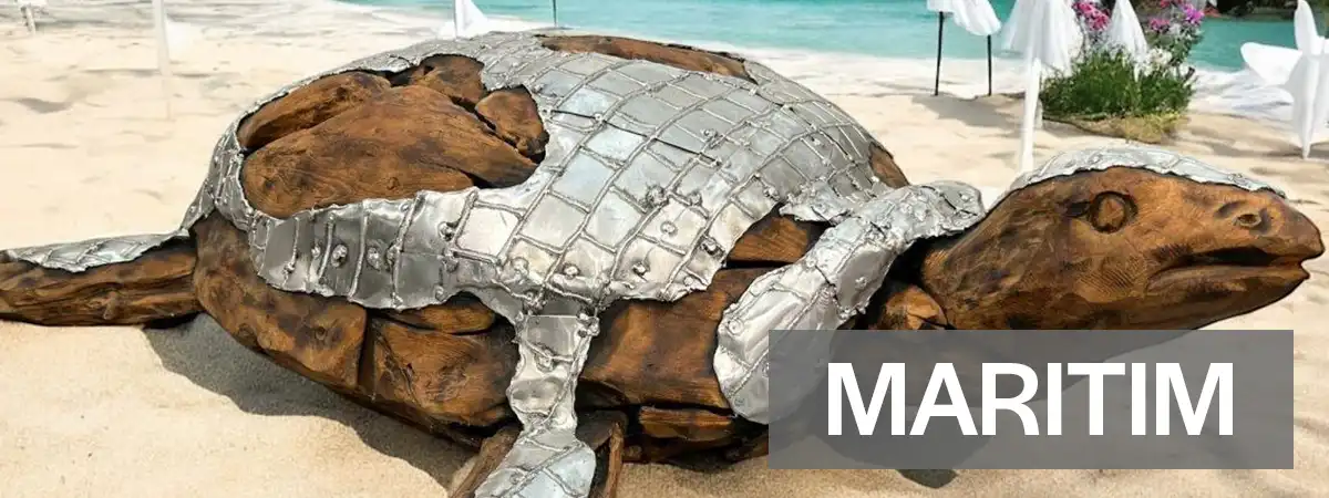 Maritime Dekoration, Schiffsmodelle und Wohnaccessoires aus Holz und Metall im Küsten-Look