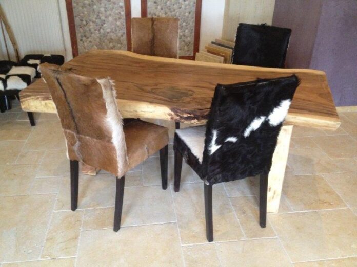 Tisch aus Massivholz 