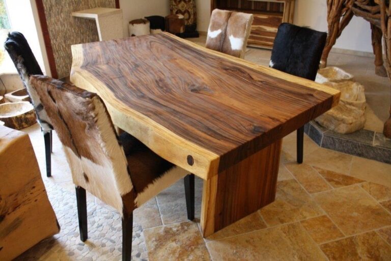 Tisch aus einer Baumscheibe “Suar” Länge 200-220 cm, Breite 104-107 cm