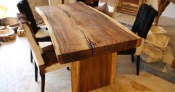 Massivholztisch Baumstamm mit Wildkante Länge 200 cm, Breite 92-100 cm, Massivholztisch Baumstamm mit Wildkante
