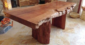 Tischplatte aus einem Baumstamm