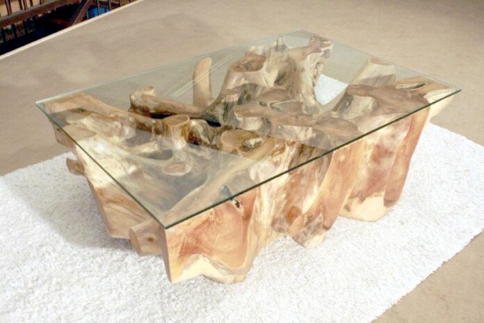 Tisch aus antiker Baumwurzel