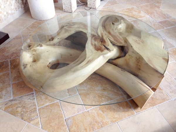 Couchtisch “Schlängelnder Baumstamm” 150 cm