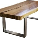 Massivholztisch aus einem Baumstamm
