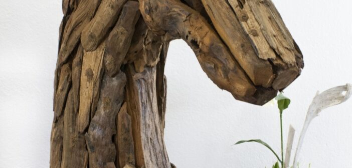 Pferdekopf aus recyceltem Holz - Der Tischonkel