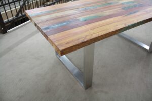 Tisch recyceltes Holz