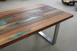 Tisch recyceltes Holz