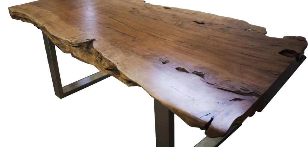 Baumstamm Tisch massiv mit Edelstahlgestell - Der Tischonkel