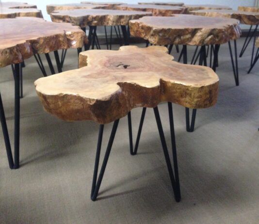 Beistelltisch aus einer Baumscheibe (Litschi) Beistelltisch Baumscheibe