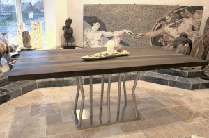 Esstisch mit Tischgestell aus Edelstahl