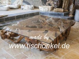 Couchtisch aus einer massiven Baumwurzel 168 x 119 cm Couchtisch aus einer massiven Baumwurzel