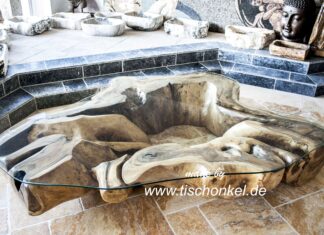 Couchtisch aus einem massiven Baumstumpf Couchtisch aus einem Baumstumpf