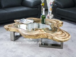 Couchtisch aus einer Baumscheibe mit Baumkante Couchtisch Baumscheibe mit Glas