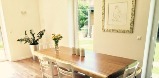 Table à manger en bois massif (tranche de Suar) Table à manger en bois massif