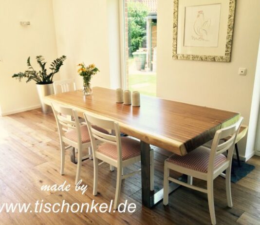 Esstisch aus Massivholz (Baumscheibe Suar) Esstisch aus Massivholz