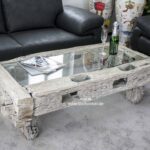 Couchtisch aus antikem Holz „Joglo“