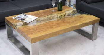 Couchtisch aus Massivholz mit Edelstahl und Glas