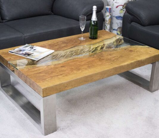 Sofabord i massivt træ Litschi, rustfrit stål og glas Sofabord lavet af massivt træ med rustfrit stål og glas