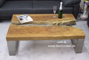 Couchtisch aus Massivholz mit Edelstahl und Glas