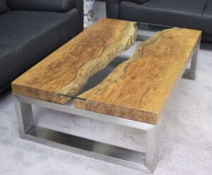 Couchtisch aus Massivholz mit Edelstahl und Glas