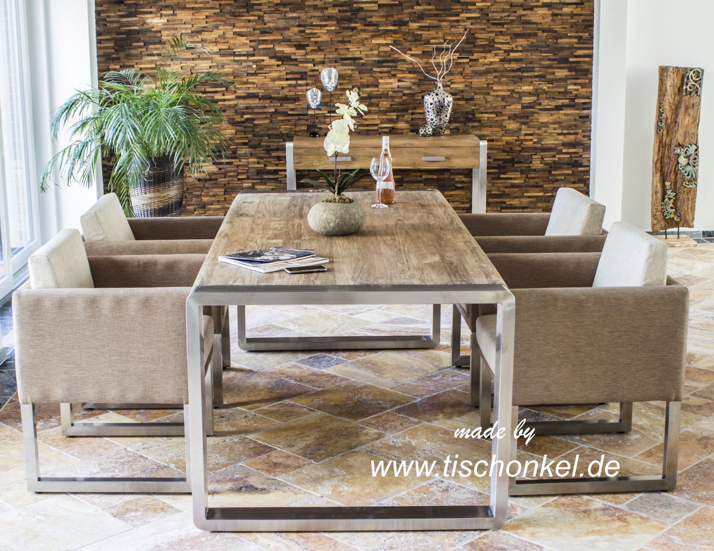 Esstisch aus recyceltem Holz mit Edelstahl : Der Tischonkel