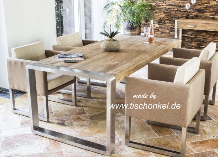 Esstisch aus recyceltem Holz