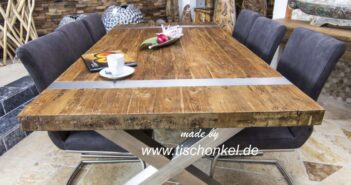 Esstisch aus Altholz mit Edelstahl Esstisch mit Edelstahl