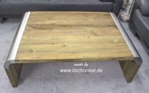 Design Couchtisch mit Altholz und Edelstahl