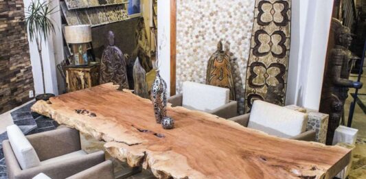 Esstisch aus einem Baumstamm Esstisch aus einem Baumstamm