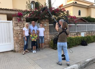 Lena und Olaf Gerken :: Die ersten Dreharbeiten für „Goodbye Deutschland“ auf Mallorca beginnen Goodbye Deutschland - Lena und Olaf Gerken mit den Kids bei den ersten Dreharbeiten