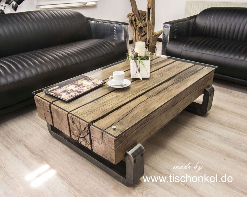 Außergewöhnlicher Couchtisch von "GERKEN Wohndesign" Aussergewöhnlicher Couchtisch Blocks aus massiven Holzbohlen mit einem Tischgestell aus Rohstahl