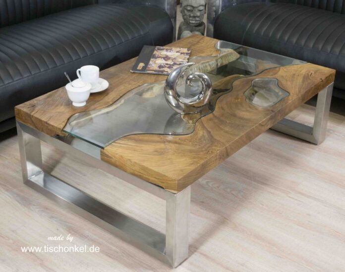 Design Couchtisch aus Holz mit Glas