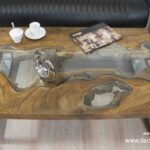 Design Couchtisch aus Holz mit Glas