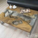 Design Couchtisch aus Holz mit Glas