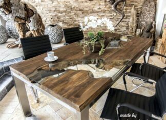 Designtisch Esstisch aus recyceltem Holz mit außergewöhnlichen Glaseinlegern und einem Gestell aus Edelstahl Designtisch Esstisch aus recyceltem Holz mit außergewöhnlichen Glaseinlegern und einem Gestell aus Edelstahl