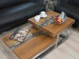 Eleganter Couchtisch aus Holz Eleganter Couchtisch aus Holz mit Untergestell aus Edelstahl