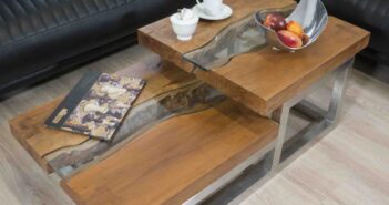 Eleganter Couchtisch aus Holz mit Untergestell aus Edelstahl
