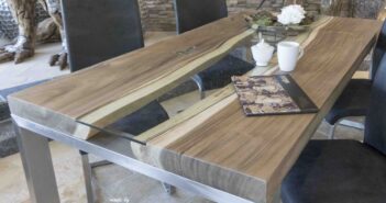 Esstisch mit Edelstahl Holz und Glas