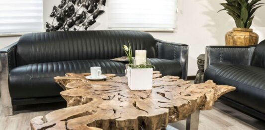 Exklusiver Couchtisch aus einer Baumscheibe „Litschi“ Exklusiver Couchtisch aus einer Baumscheibe Litschi