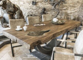 Beeindruckender Esstisch / Esszimmertisch aus Altholz im Industriedesign Beeindruckender Esstisch Esszimmertisch aus Altholz