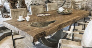 Beeindruckender Esstisch / Esszimmertisch aus Altholz im Industriedesign Beeindruckender Esstisch Esszimmertisch aus Altholz