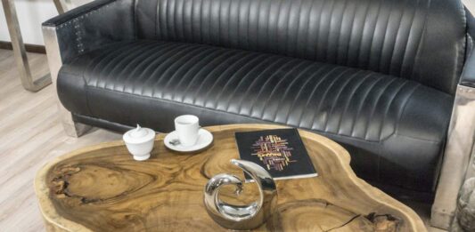 Baumstamm Couchtisch aus einer massiven Baumscheibe Baumstamm Couchtisch aus einer einer massiven Baumscheibe