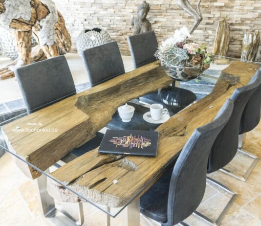 Dining table made of solid wood Dining table made of solid wood