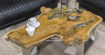 Hübscher kleiner Couchtisch aus Massivholz
