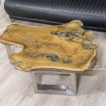 Kleiner Couchtisch aus Holz