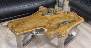Kleiner Couchtisch aus Holz